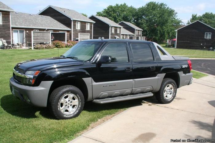2002 Chevy Avalanche Z71 - NEW TIRES - Price: $10,400