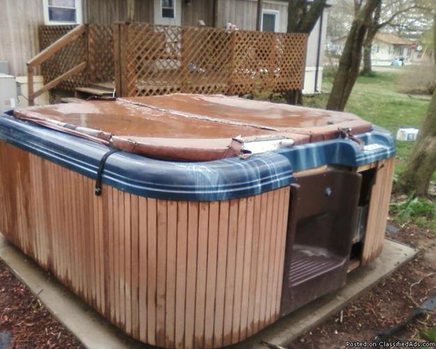 7 person hot tub - Price: 650