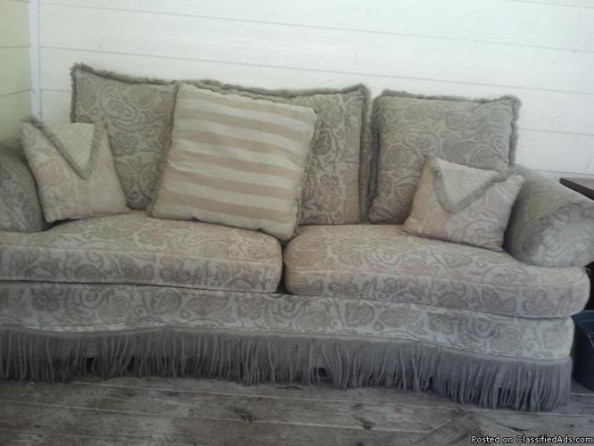 BEIGE COUCH.... PAID 1800.00 BRAND NEW.... NEEDS CLEANING - Price: 45.00