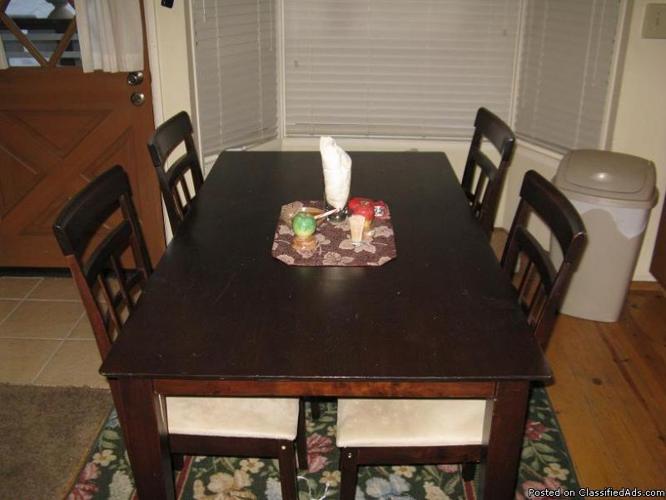 Dining room table with chairs - Price: 15