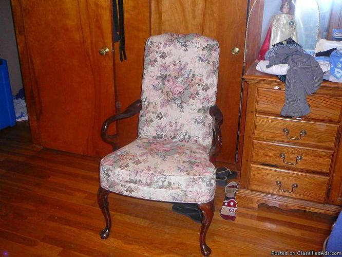 Flowerd print chair for sale - Price: $50.00
