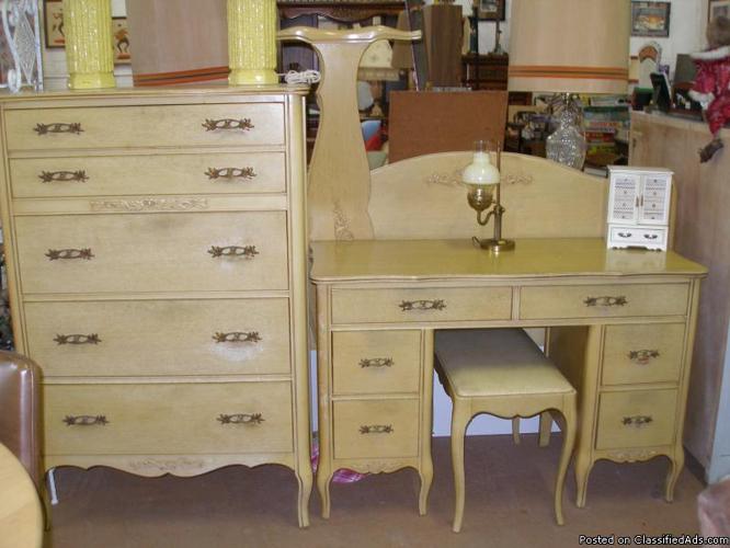 French provincial Bedroom set - Price: $500.00