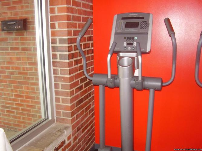 Life fitness 95XI elliptical machine