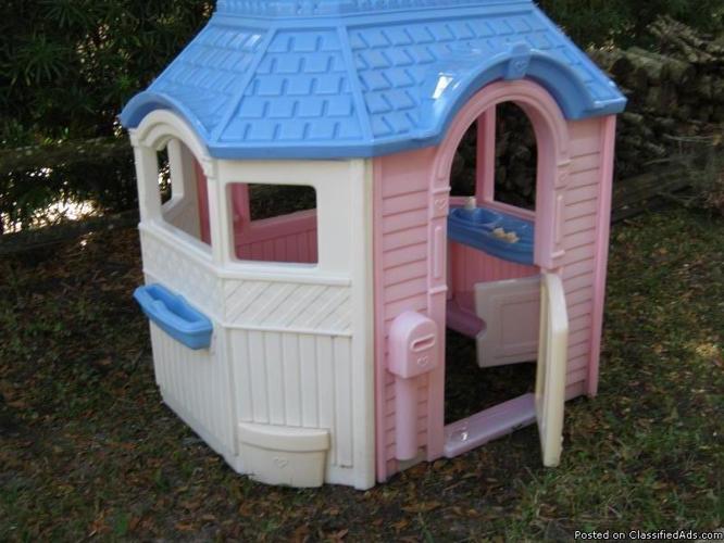 little tikes outdoor playhouse - Price: 200.00