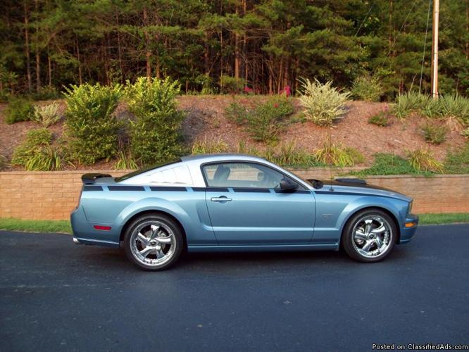 Mustang GT 2005 - Price: 26,000.00