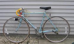 I AM OFFERING FOR SALE VINTAGE COLLECTORS ROAD RACE TOURING BIKE. THIS IA CLASSIC 1985 LEAGUE FUJI TOURING ROAD RACE BIKE.BEAUTIFUL ORIGINAL CONDITION.HAND-MADE IN JAPAN. MKS PEDALS. THE CHROME IS OK A FEW BLEMISHES. VERY LIGHT IN THE FUJI CATALOG ITS