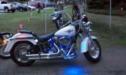 BEAUTIFUL GLACIER WHITE WITH BLUE NEONS.&nbsp; 18" APE HANGERS.
VANCE AND HINE PIPES.&nbsp; LOWERED SUSPENSION.&nbsp; ONE OWNER.
NEVER BEEN DROPPED.&nbsp; ONLY 9,800 MILES.&nbsp; PLEASE BRING OFFERS.
BIKE MUST GO.
