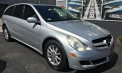 For sale now this 2006 Mercedes Benz R350, perfect condition, no issues, clean title, transmission and engine working good.
For information call 7866158834 or 3053050037