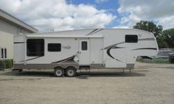 Up for auction&nbsp;strictly by bid via online auction only at recreationalsalvage.com&nbsp;is a 2007 Keystone Laredo 315RL 5th&nbsp;wheel. This camper is 31? feet in length. This unit does have keys as well. It will sleep 5. There are no propane tanks,