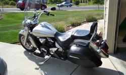 Silver and charcoal, hard-sided locking saddlebags.&nbsp; Only 16,600 miles.&nbsp; Kept covered/in garage when not in use.&nbsp; Beautiful condition!!&nbsp;&nbsp; Dave&nbsp; 208-882-7509