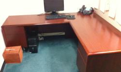 Great Mahogany office desk for sale. 4 drawers, wonderful condition.
Only $199.00