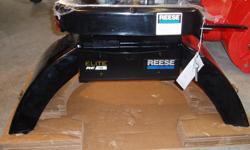 NEW, never installed 18k Reese Elite 5th wheel hitch (Part #30142). All hardware, cables and packaging included. Fits new Ford Super Duty pickups with 5th wheel package option. Also, NEW, never installed underbed rail kit Part #30082 (Chevy/GMC) available