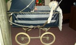 a blue &nbsp;babycarriage/babybed combo.
baby compartment liifts out for carbed.1960's era,excallent cond