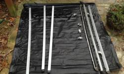 Black snap on bed cover. 5ft long, was on a 2006 Chevy Colorado, 4door....very good condition