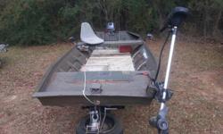 14 foot flat bottom boat with 8 horse Nissan and a 35 pound trust trolling motor with trailer&nbsp;$1300.00&nbsp;OBO please text --
Or email kennethray758@yahoo.com for question.