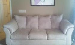 I purchased this couch about 6 months ago when I relocated here for work, I am now being relocated again so need to sell quickly. No animals, no children, non-smoker.
This couch has never even been sat on. It is sitting in my empty living room and the