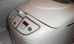 HAVE A BRAND NEW OSTER 2LB EXPRESSBAKE BREADER MAKER THAT IS VERY NICE. IT'S NEVER BEEN USED AND IT HAS ALL OF THE BOOKS AND ACCESSORIES. THIS BREADMAKER HAS DIFFERENT SETTINGS AND LOOKS LIKE IT IS EASY TO USE.
SELLING FOR $60.00 CASH
