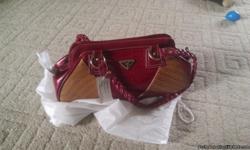 Brand new Prada purse with tags (never been used).&nbsp; Asking $50.&nbsp; Please email if interested.
Thanks