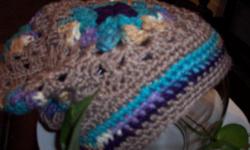 Keep out the winter chill in style with this cozy granny square slouch hat&nbsp;
Color: Tan, Teal and Purple
Yarn: worsted acrylic&nbsp;
Hat: One size fits all.
&nbsp;
This and more available
