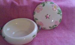 Franciscan Desert Rose covered serving bowl. Family heirloom. Excellent condition.