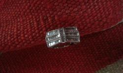 14k White gold baguette with some round diamonds in the middle. Heirloom style ring. Size 7.