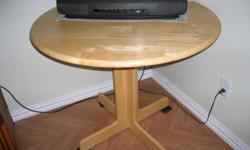 Drop Leaf tdining table with 2 padded seat chairs.&nbsp; Perfect for small area.&nbsp; North Padre Island.&nbsp; Please call to see.&nbsp; --.