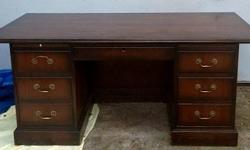 Beautiful Dark Wood Executive Desk. Good Condition.&nbsp; Replaced with new one so selling at a low price.
Please call before 10pm &nbsp;{}--