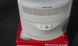 HEPA ENVIRACAIRE Air Filter, Honeywell Model 18155, very few hours on unit, in almost new condition,permanent filter element