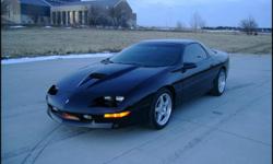 wanted...1996 chevy z28 ss camaro oem hood/w center ram air. looks like the one in pic