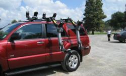Thule Hullavator - Thule Kayak Racks
The Thule Hullavator lifts up to 65lbs of the kayak's weight. The Thule Hullavator features waist level, side-of-vehicle, versus overhead, loading/unloading for an easier, safer and less strenuous way to load and