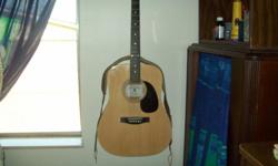 blonde wood, acoustic, great sound, good condition