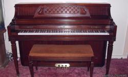 Kimball Artist Console piano, Very nice piece of furniture. Needs tuned. Original padded bench.
Bought it NEW in about 1981 or 1982. Few scratches but still in very good condition.
...do not send email from this site, my replies WILL NOT go back through