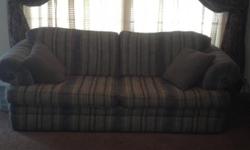 lazboy couch very good condition&nbsp;
$150.00&nbsp; obo