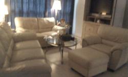 NATUZZI "Milano" ITALIAN WHITE LEATHER SOFA, LOVESEAT, CHAIR, & OTTOMAN (has rollers) orig. paid $2000.00 from Dillards.
There are some pick marks from a cat, not too bad.
I 45 South & El Dorado Blvd 77598