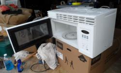 This is a Maytag 1000 watt 1.5 cubic foot Above stove model. I also have a Maytag Range-Stove on here for sale .
This is the matching microwave for the stove. MINT CONDITION-LIKE NEW. Seldonly used by single home owner.
A friend on mine that foreclosed on