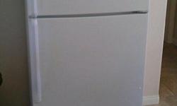 Maytag Refrigerator 14.4 CU IN excellent condition - $340 (temecula)
&nbsp;
Maytag M4TXNWFYW 28" 14.4 Cu. Ft. Freestanding Top Freezer Refrigerator With 2 Adjustable Wire Shelves, Covered Dairy Compartment, 3 Door Shelves, Frost-Free Defrost, Wire Freezer