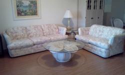 Four Piece Living Room Set ? Like new ? Bonita
Sofa, Love Seat, Coffee Table and End Table. Florida style Off-white wicker with beveled glass top tables. Clean and in Excellent condition. Slip-covers included.