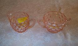 Cubist pink depression glass Sugar bowl
Cubist pink depression glass creamer (2and 5/8 inch high)