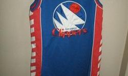 This new Cheerleader out is a Hardwood classic San Diego Clippers outfit.Would be nice for a costume or dress up to wear.Size is small and I have 2 outfits like this.
--