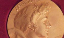 This is quite the find. Society of Medalist Aphrodite/ Fast Runner medal issued in 1932. Mint condition. Please take time to inspect the attached photographs. This medal will make a fine addition to your collection. Please do the research on line and find