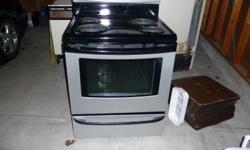 Kenmore free standing electric range model 405.23960811. Black and gray. Excellent condition. 2008 or 2009 model. Powercord not included.