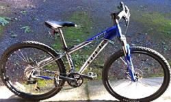 Like new, Trek 4300 mountain bike, blue & silver ? 13? (33 cm) super-light aluminum frame, 24 gears, Shimano disc brakes and derailer, Bontrager tires, Sun Tour crank. &nbsp;Bike was rarely ridden, excellent condition. &nbsp;
This style Trek bicycle is is