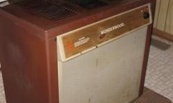 Wonderwood Wood Stove in good condition. Fire brick and grates in good condition.
Door handle is broke--can be repaired. Call 276-628-8378 or 276-889-1305.
